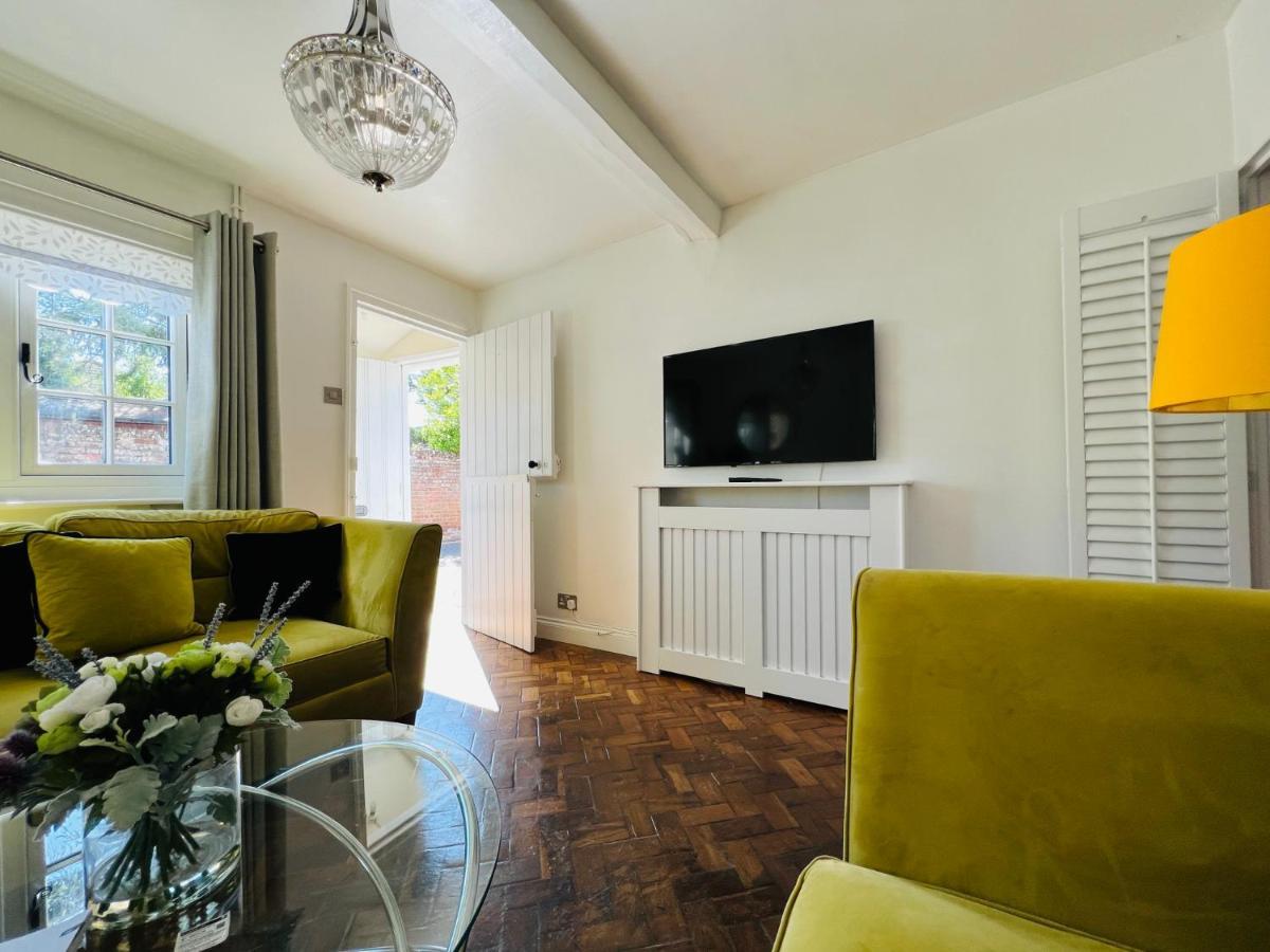 Bridewell Cottage In The Heart Of Tenterden - Pass The Keys Esterno foto