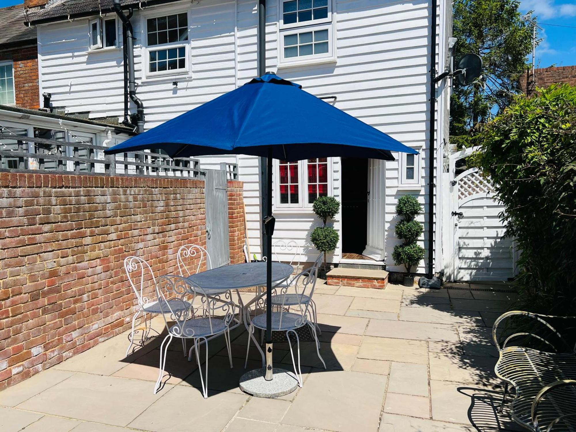 Bridewell Cottage In The Heart Of Tenterden - Pass The Keys Esterno foto