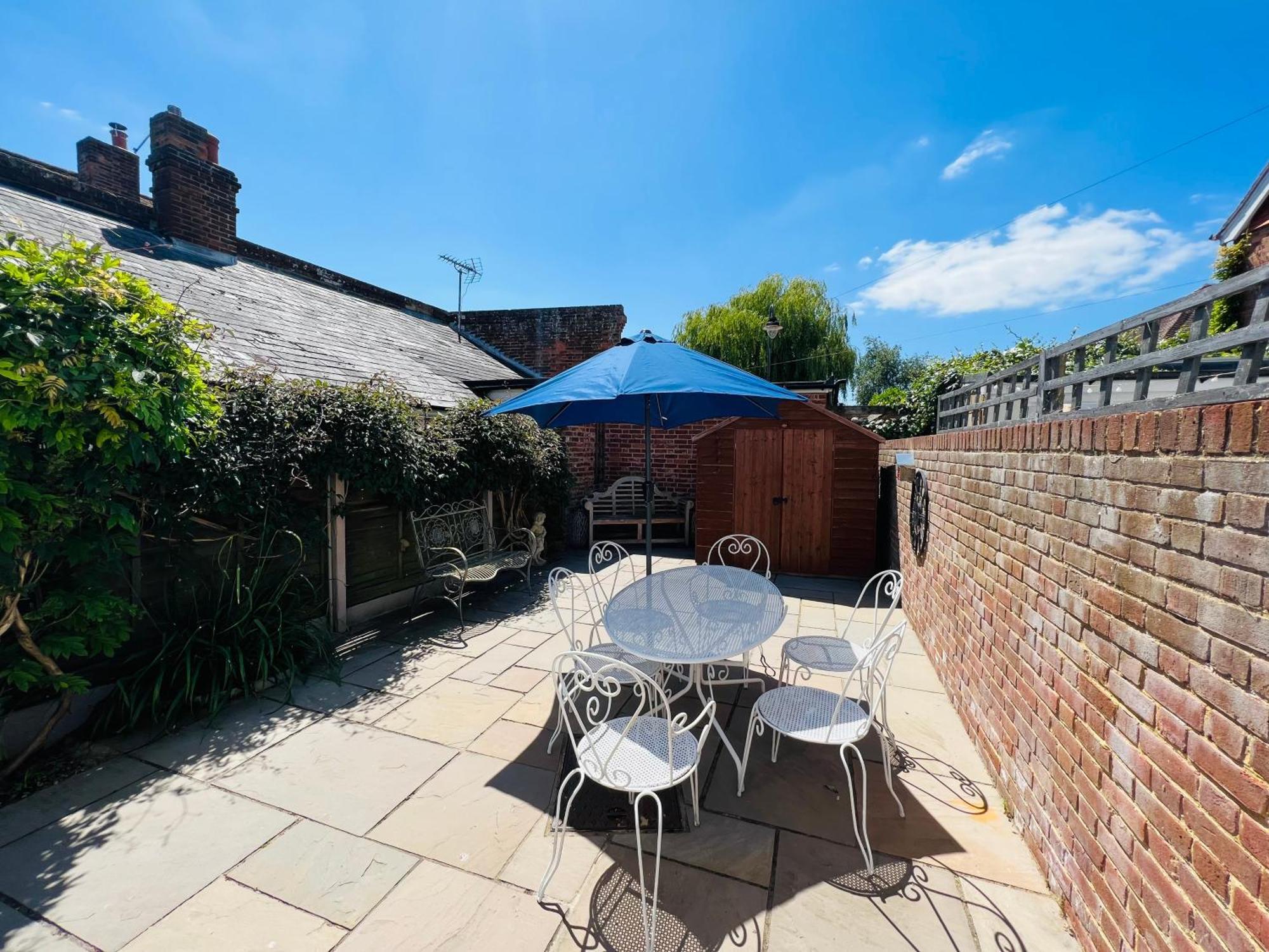 Bridewell Cottage In The Heart Of Tenterden - Pass The Keys Esterno foto