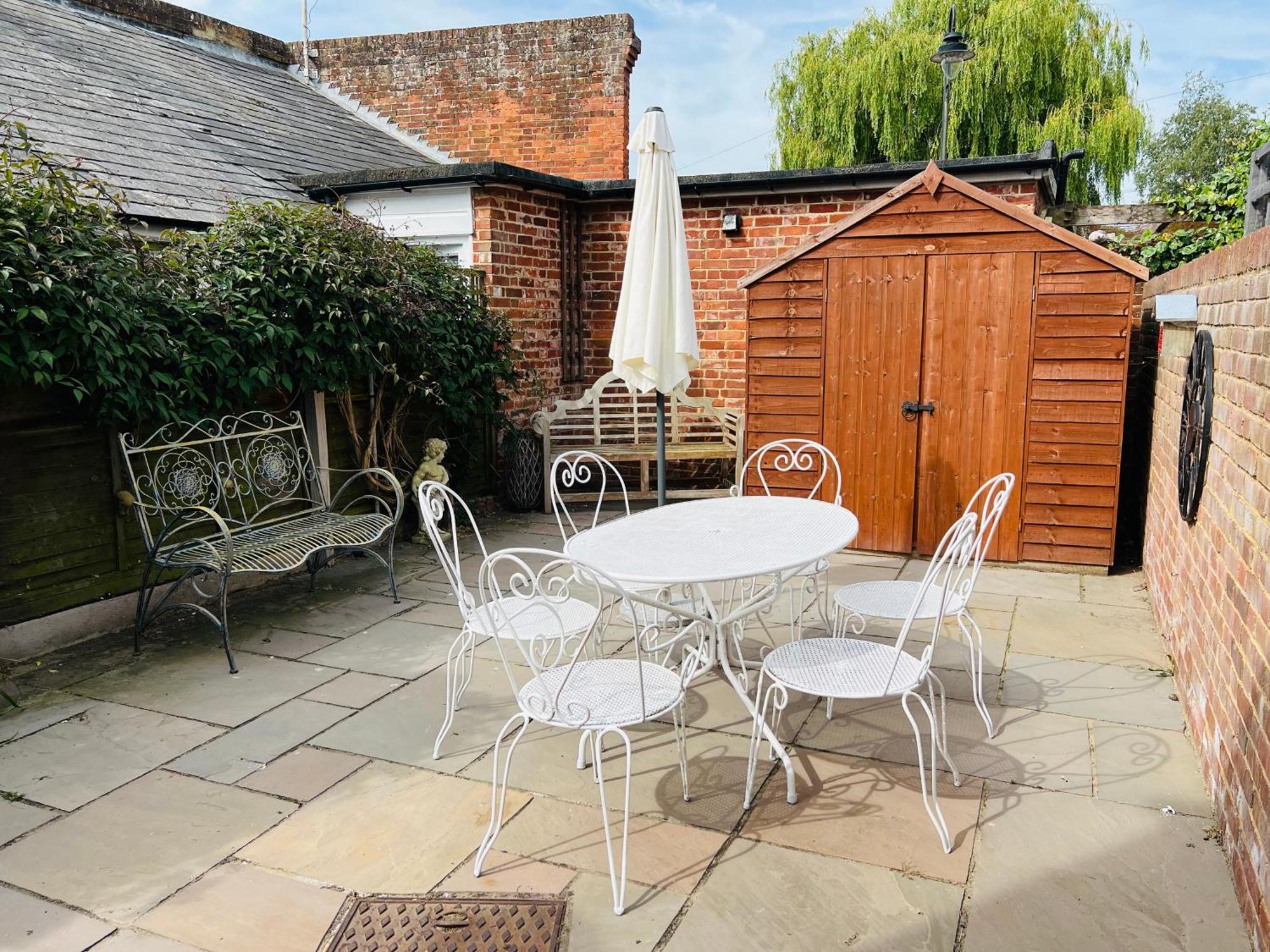 Bridewell Cottage In The Heart Of Tenterden - Pass The Keys Esterno foto